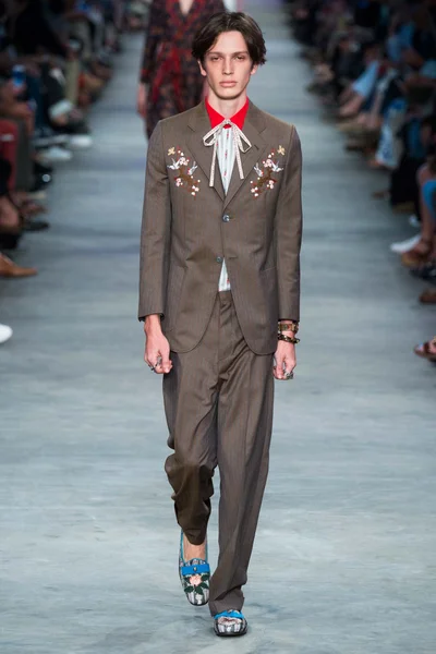 Look 44